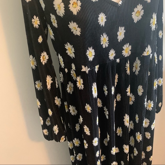 ASOS Design V Neck Long Sleeve Floral Daisy Midi Dress - Picture 4 of 11